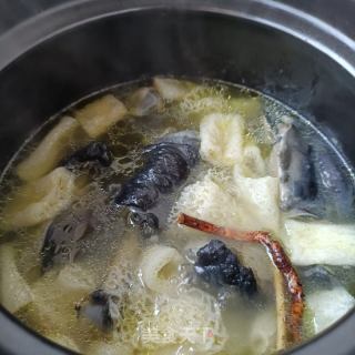 西洋参竹荪乌鸡汤的做法步骤：11