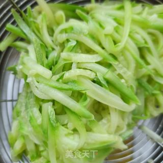 西葫芦拌乌鸡的做法步骤：4