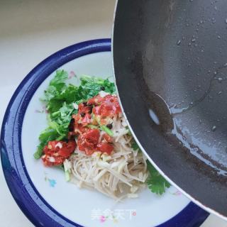金针菇拌香菜的做法步骤：7