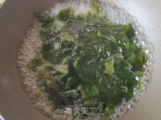 荷兰黄瓜洋葱拌小海带的做法步骤：2