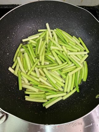 蒜苔炒鸡蛋的做法步骤：8
