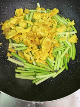 蒜苔炒鸡蛋的做法步骤：9