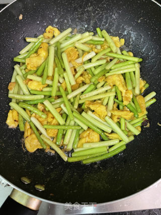 蒜苔炒鸡蛋的做法步骤：10