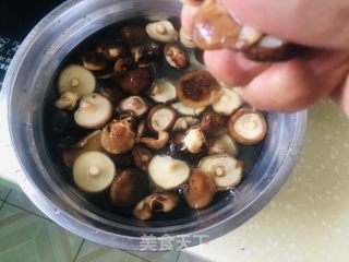 香菇酱的做法步骤：1