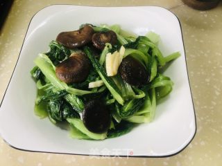 香菇炒小白菜的做法步骤：8
