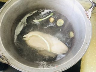 蘸水手撕鸡脯肉的做法步骤：2