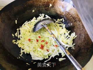 卷心菜炒水晶粉丝的做法步骤：4