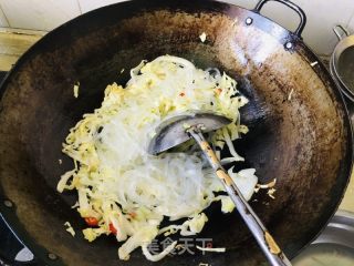 卷心菜炒水晶粉丝的做法步骤：5