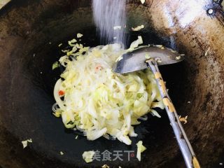 卷心菜炒水晶粉丝的做法步骤：6