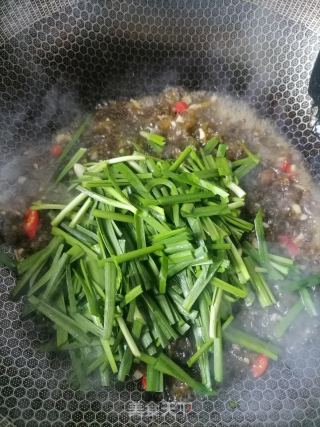 地木耳炒韭菜的做法步骤：4