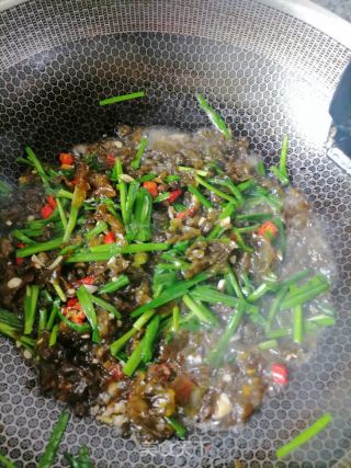 地木耳炒韭菜的做法步骤：5