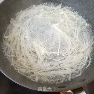 黄瓜金针菇拌乌鸡腿的做法步骤：6