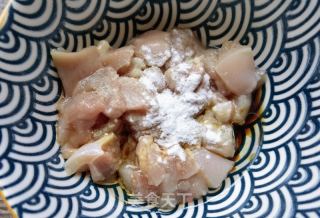 蒜苔炒鸡腿肉的做法步骤：4