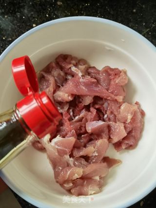 豌豆肉片汤的做法步骤：1