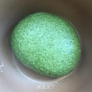 番茄鸡蛋拌菠菜面的做法步骤：1