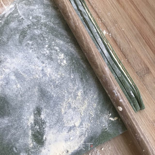 番茄鸡蛋拌菠菜面的做法步骤：7