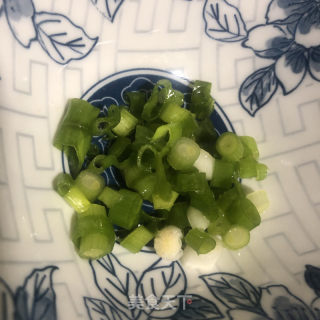 西红柿蛋花汤的做法步骤：2