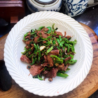 青椒炒腊牛肉的做法步骤：9