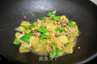 鲜香脆嫩的肉片炒笋椒的做法步骤：8