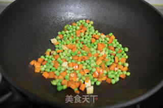鲜香爽口的豌豆素三丁的做法步骤：3