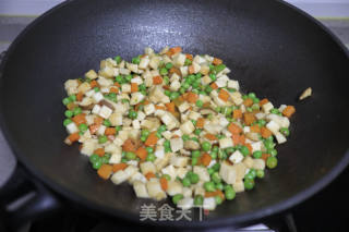 鲜香爽口的豌豆素三丁的做法步骤：5