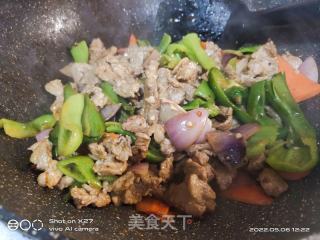 青菜洋葱炒肉片的做法步骤：7