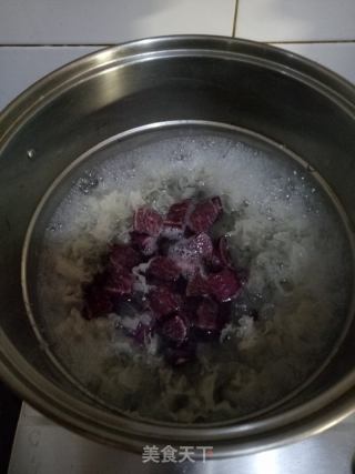 紫薯莲子银耳羹的做法步骤：4