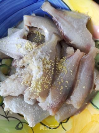 炸马面鱼的做法步骤：2