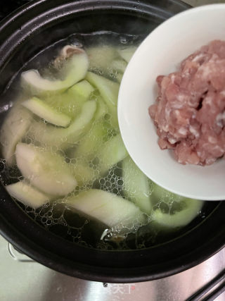 黄瓜肉沫干鱿鱼汤的做法步骤：8