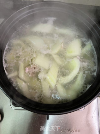 黄瓜肉沫干鱿鱼汤的做法步骤：9