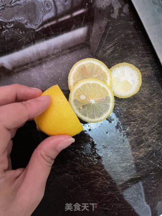 柠檬话梅雪碧的做法步骤：2