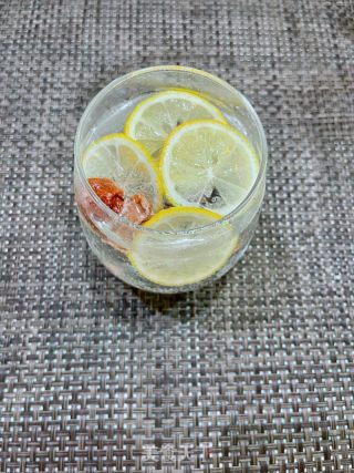 柠檬话梅雪碧的做法步骤：7