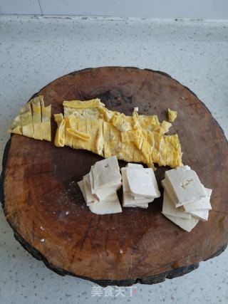 裙带菜鸡蛋豆腐汤的做法步骤：5
