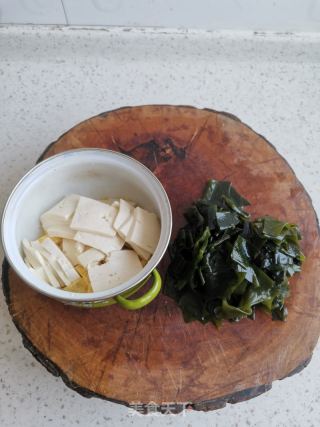 裙带菜鸡蛋豆腐汤的做法步骤：6