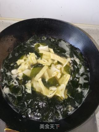 裙带菜鸡蛋豆腐汤的做法步骤：9