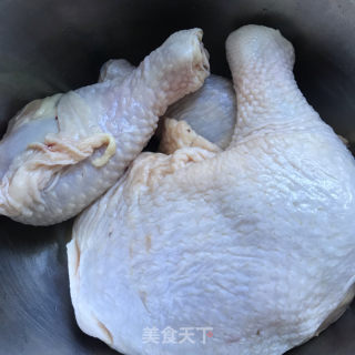 咖喱鸡肉盖浇饭的做法步骤：1
