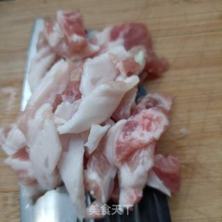 鸡蛋干猪肉炒辣椒的做法步骤：3