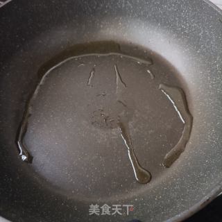 鸡蛋干猪肉炒辣椒的做法步骤：5