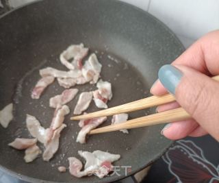 鸡蛋干猪肉炒辣椒的做法步骤：6