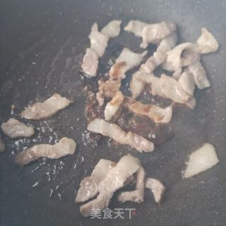 鸡蛋干猪肉炒辣椒的做法步骤：8