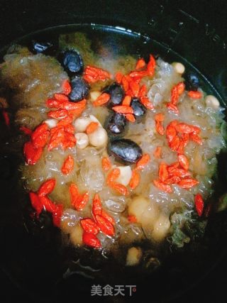 银耳汤搭配手抓饼的做法步骤：3
