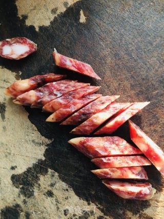 莴笋炒腊肠的做法步骤：3
