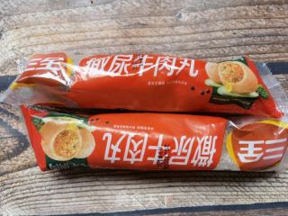 青红椒烩撒尿牛丸的做法步骤：1