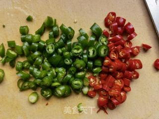 青红椒烩撒尿牛丸的做法步骤：3