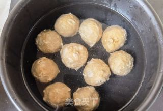 青红椒烩撒尿牛丸的做法步骤：4