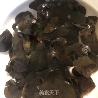 清炖鸡腿的做法步骤：1