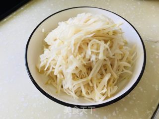 干辣椒炒咸菜的做法步骤：1