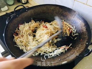 干辣椒炒咸菜的做法步骤：3