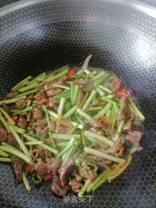 蒜苔炒牛肉的做法步骤：6