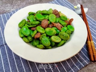 立夏前后时令美食～蚕豆炒腊肠的做法步骤：7